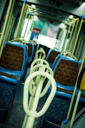 Photo de l'intérieur d'une rame de tramway.